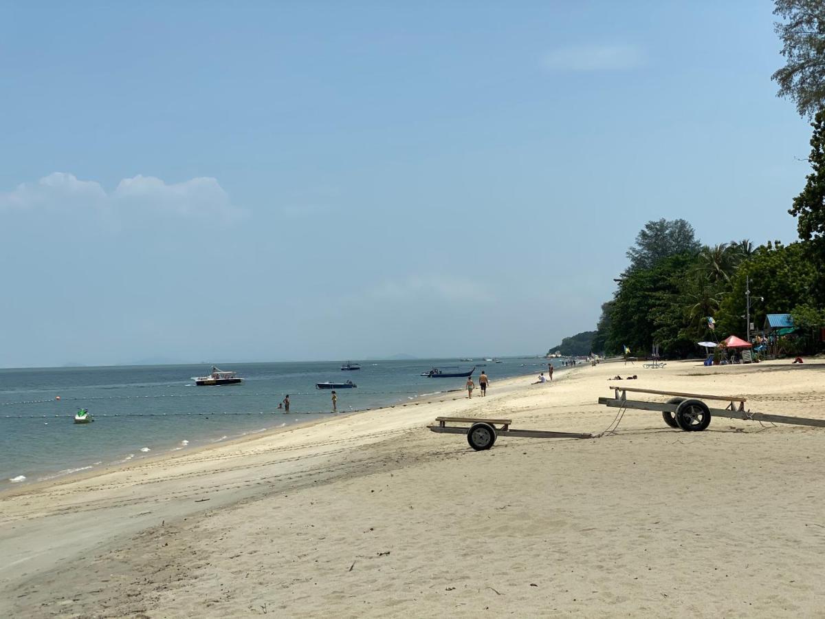 By The Sea @ Luxury Suites, บาตูเฟอริงกี ภายนอก รูปภาพ